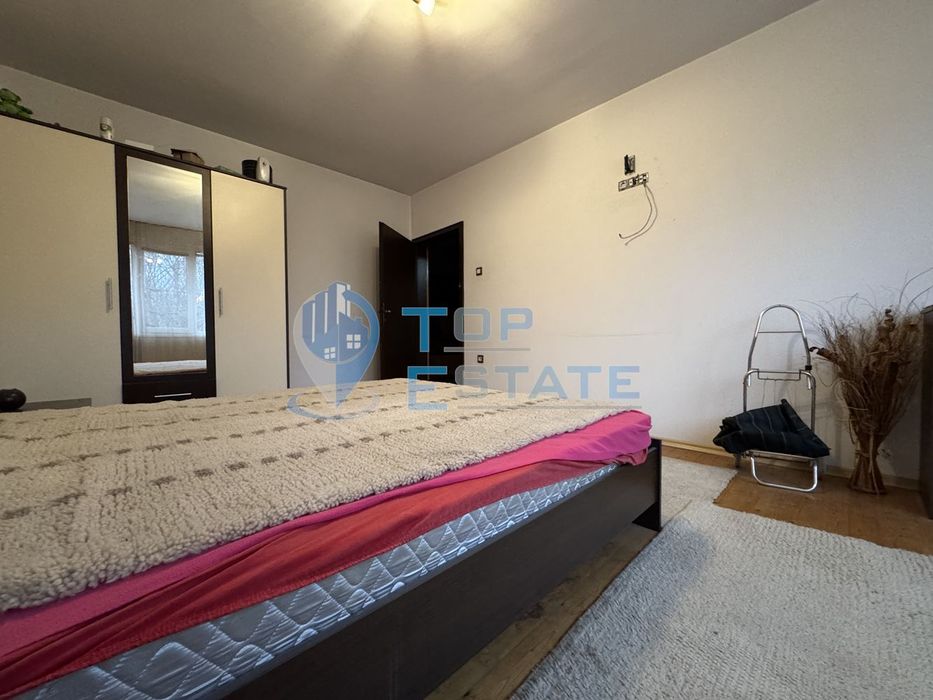 Тристаен тухлен апартамент в центъра на град Велико Търново