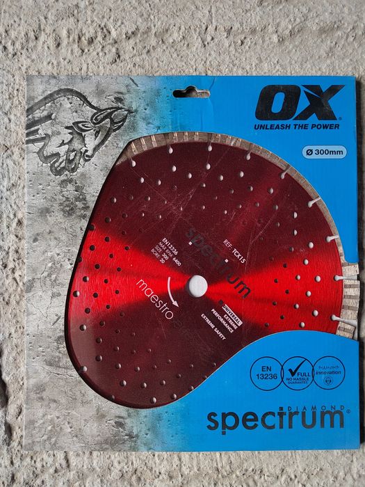 Disc pentru tăiat beton și asfalt