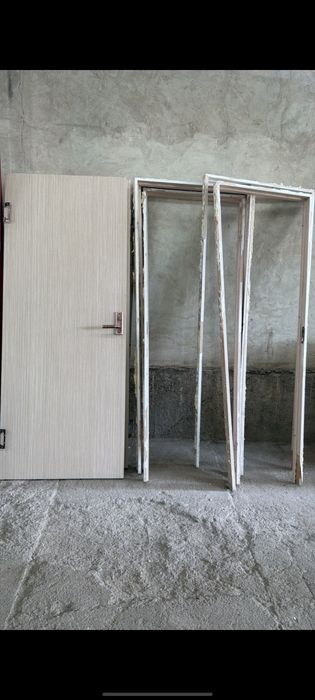 Ағаш есіктер бар