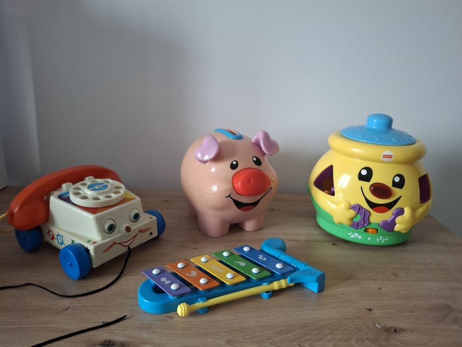 Vand lot cu 4 jucarii pentru copii micuti