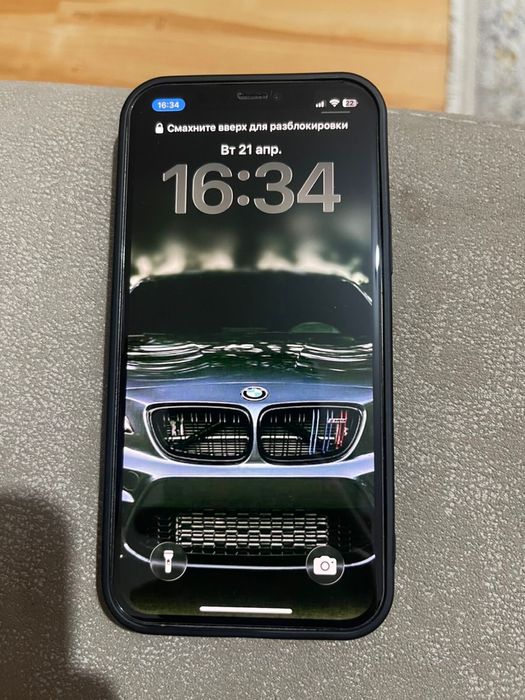 IPhone 12 pro с документами