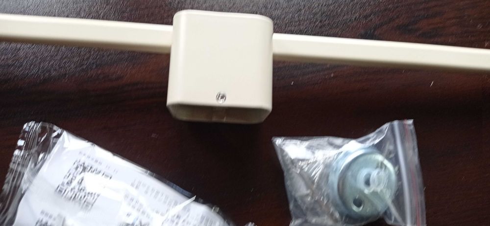 2 бр. издърпващи се закачалки за кърпи