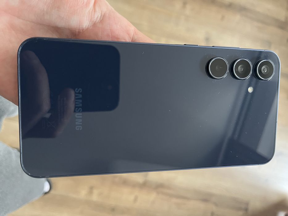 Samsung A55.