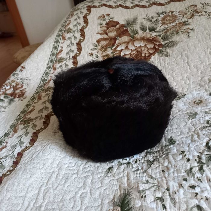 Продам шапку-ушанку б/у.