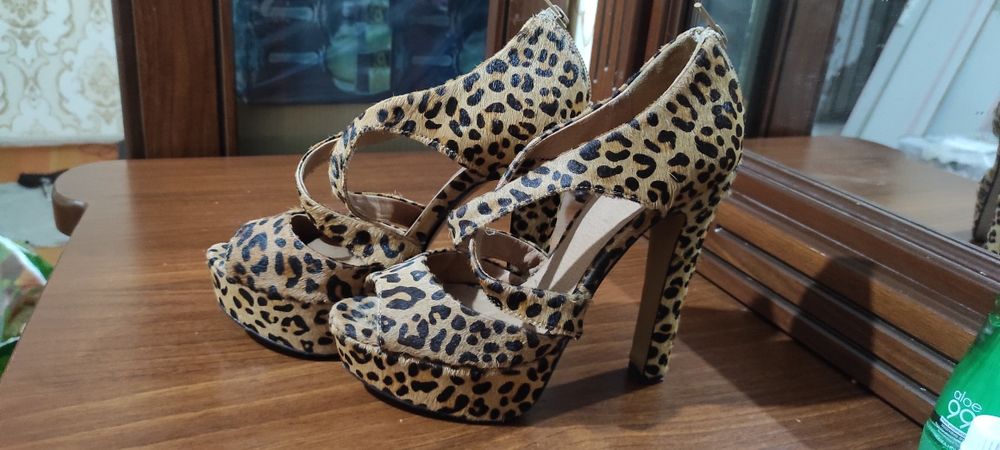 Yangi sapog razmeri 37.yarm narhiga bervoraman