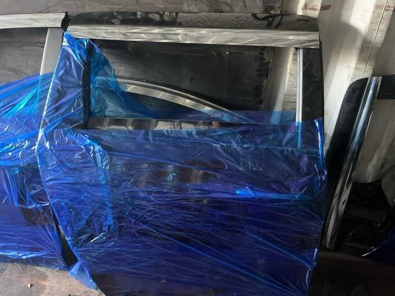 Дверь Kia Carnival YP 2014