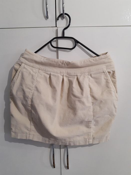 Fusta scurta cu buzunare si fermoar Stradivarius mărimea 36 S catifea