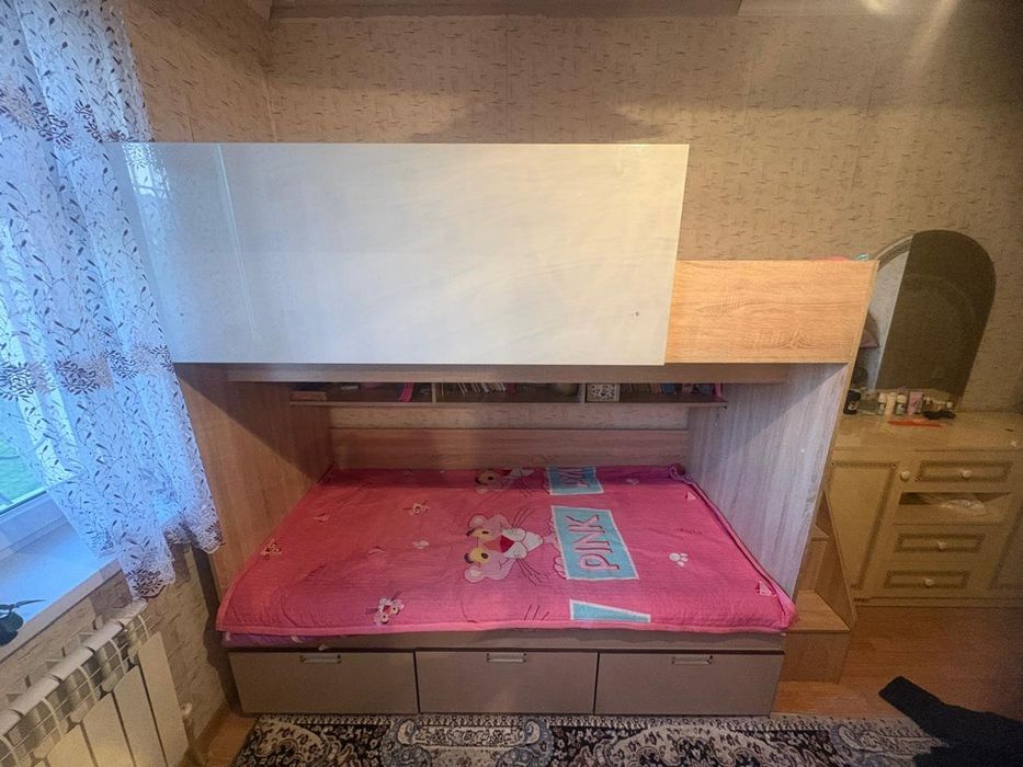 Двухяросный кровать