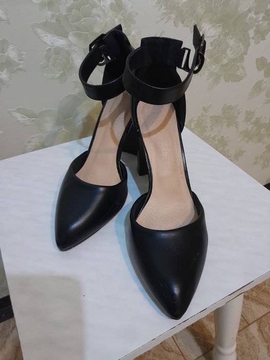 Продам черные туфли