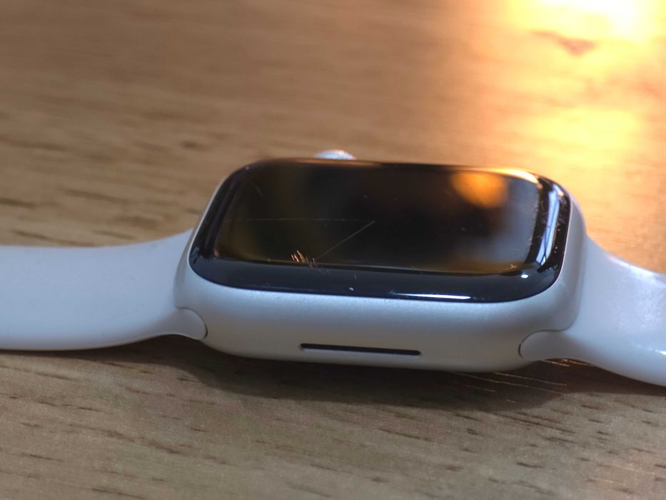 Apple Watch Series 7 (NIKE) 40mm icloud