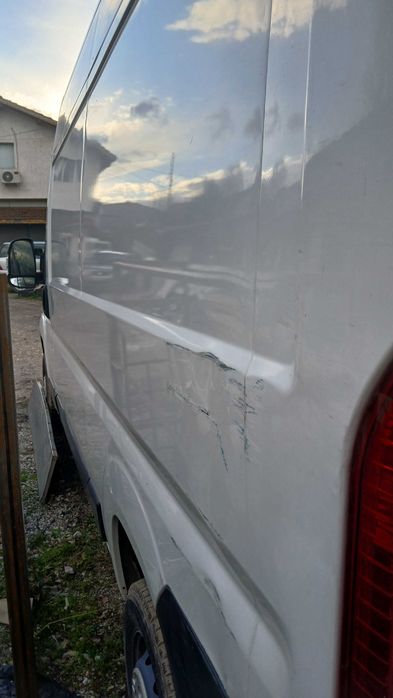 Продавам товарен бус Peugeot Boxer 2.2 HDI