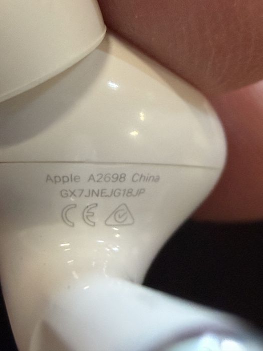 Airpods Pro 2 Lightning с проблем в дясна слушалка