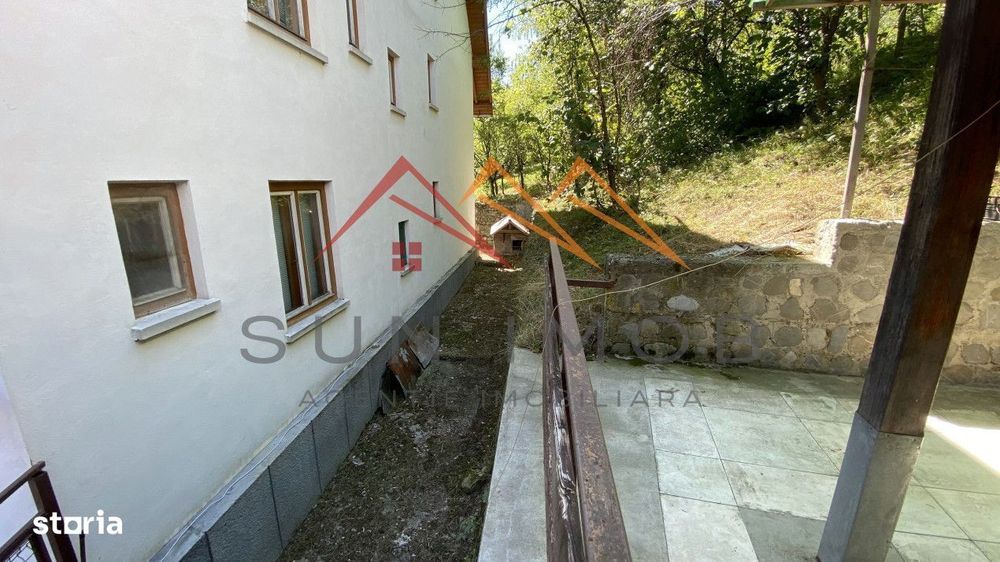 Vila de vanzare, teren 3100 mp, 7 camere, 6 grupuri sanitare, 3 CT, an