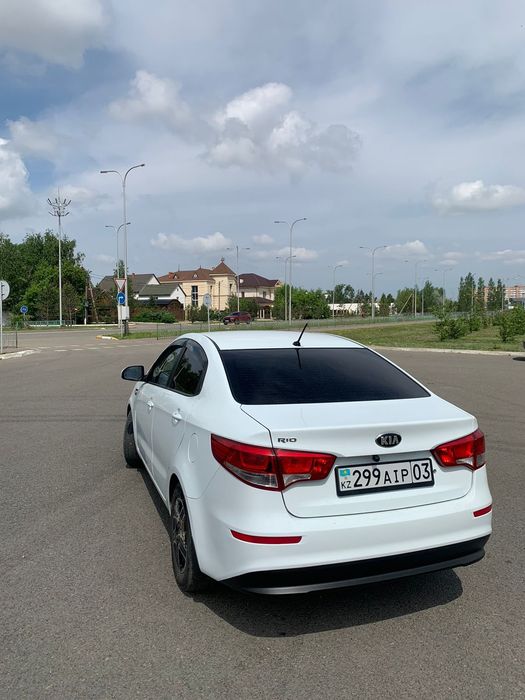 Kia  Rio.        2015