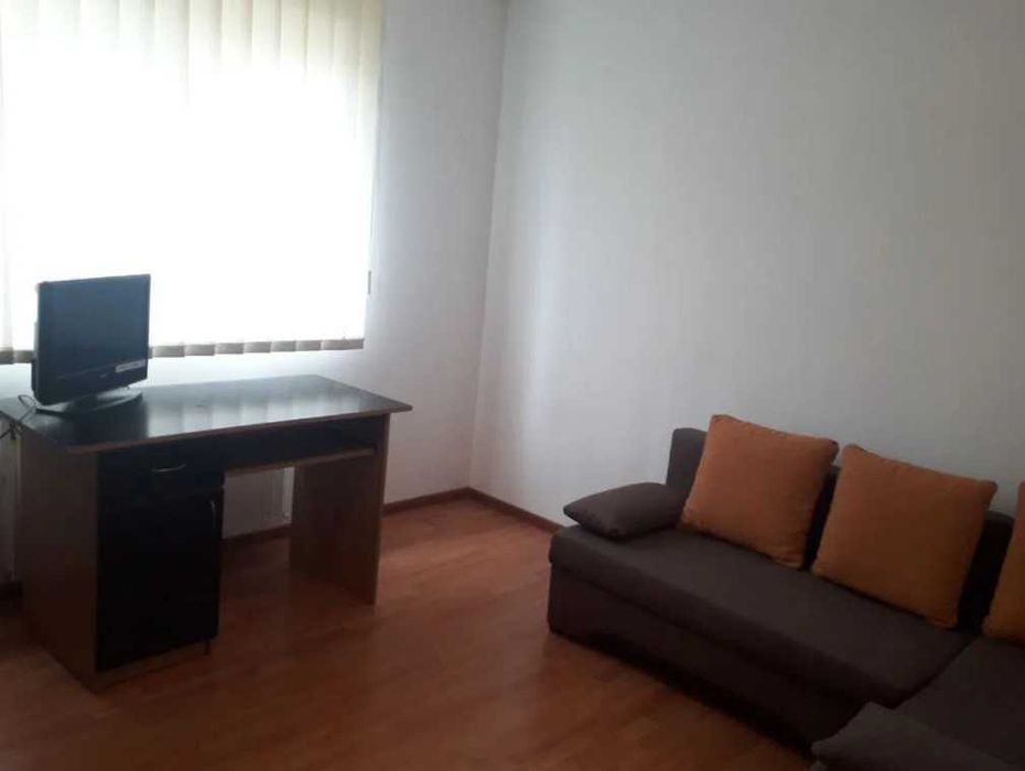 Дава се под наем Тристаен апартамент в Пловдив, Център - 90 кв.м за 331.5 € - Снимка #1