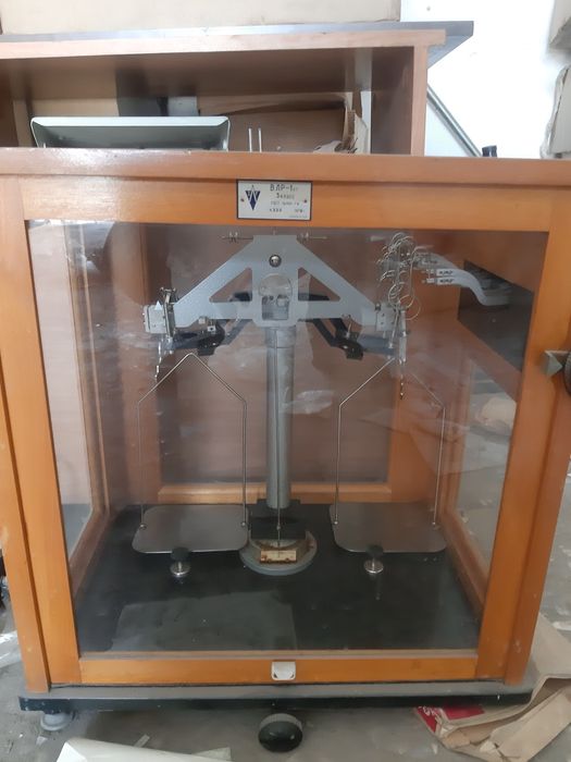 Весы лабороторные. Антикварные