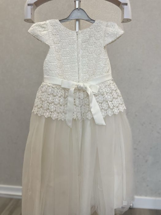 Платье белое нарядное