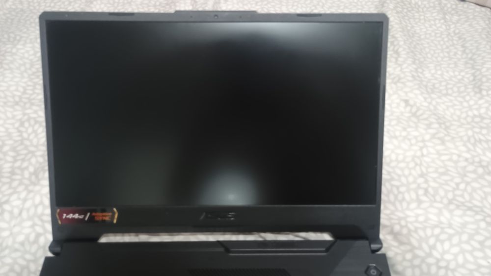 Laptop DEFECT cu placa video rtx 3050 , procesor i5 11400h