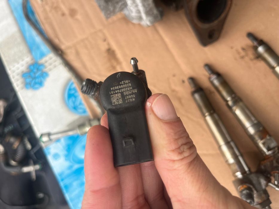 Injectoare megan 3 , duster 15 dci 110 cp