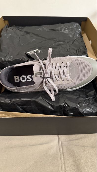 Adidasi Boss! Marimea 42!Pret 599 Lei’