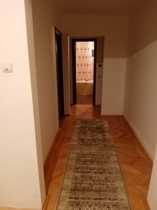 Inchiriez apartament 3 camere
