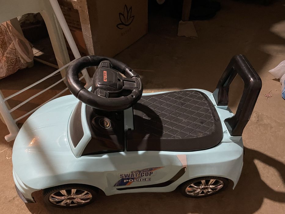 Продается Машинка толокар