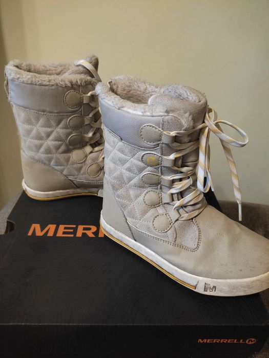 Продам сапожки и кроссовки для девочек