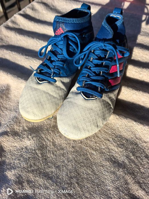 Детски бутонки adidas на Левски номер34 стелка 21см с леки забележки