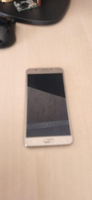 Продавам samsung j7 2016