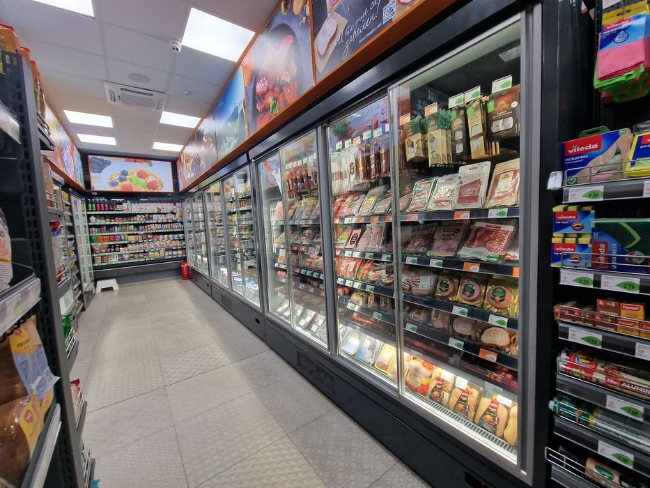 Крайстенна хладилна витрина с вграден хладилен агрегат 260х76х216 см