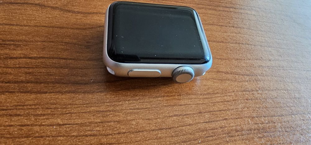 Продавам Apple Watch Series 3 38mm Silver Aluminum White Sport
