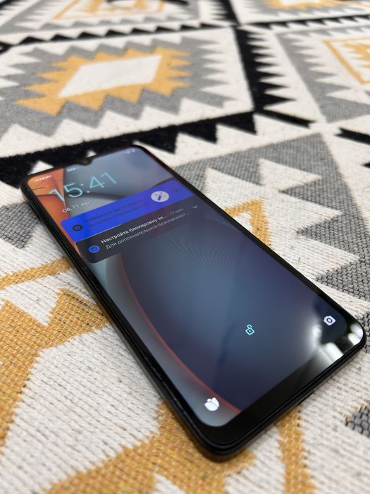 Redmi A3  с мальенкой трещинкой