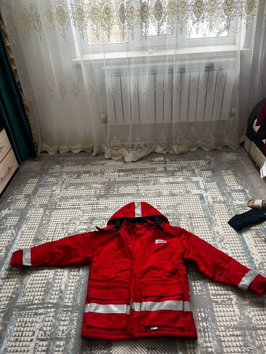 Продам новые спец куртки