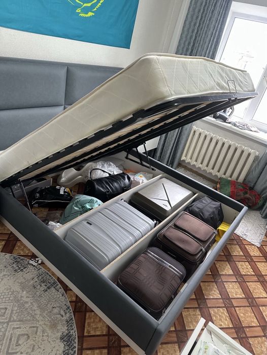 Продаётся спальный комплект