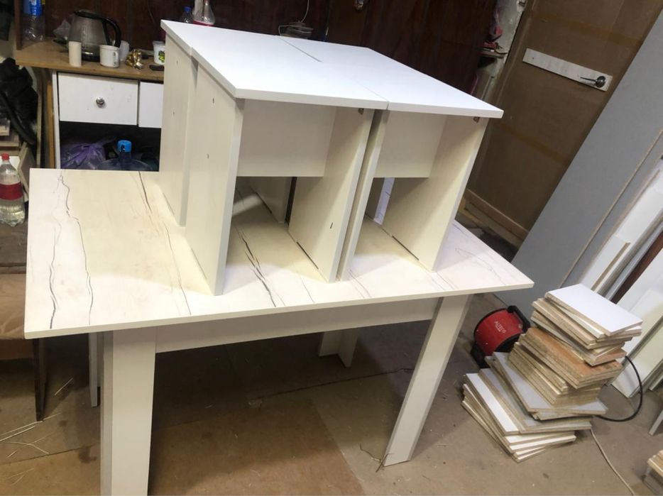 Продам новый кухонный столы и табуретки