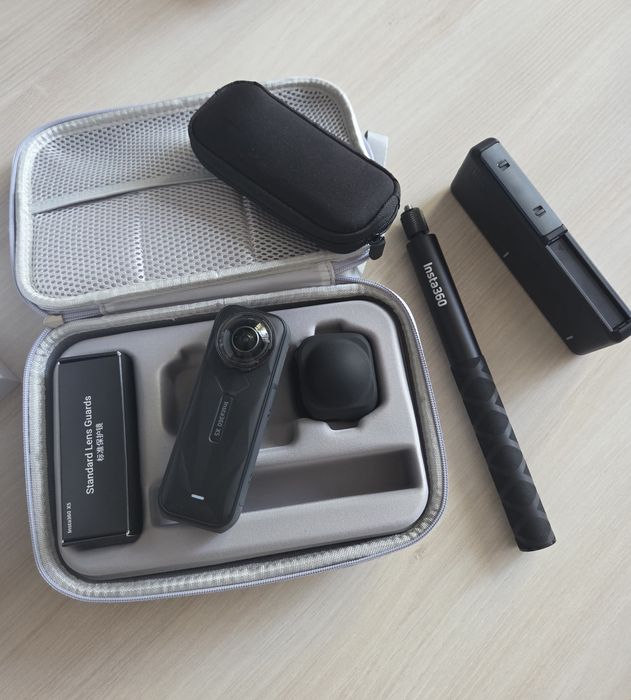 Insta360 X5 Essential Kit – пълен комплект, гаранция