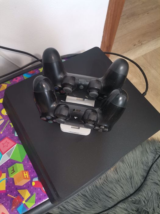 PS 4 + Volan cu pedale + Jocuri