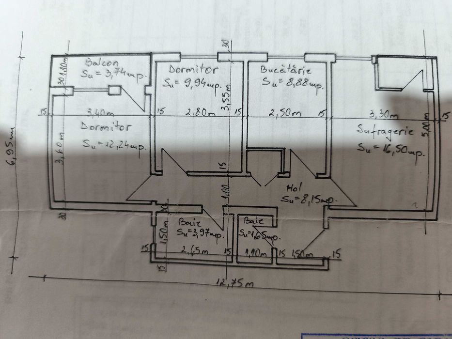 Vând apartament trei camere decomandat situat în Slobozia Ialomița
