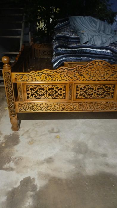 Топчан из ореха новый ручная работа