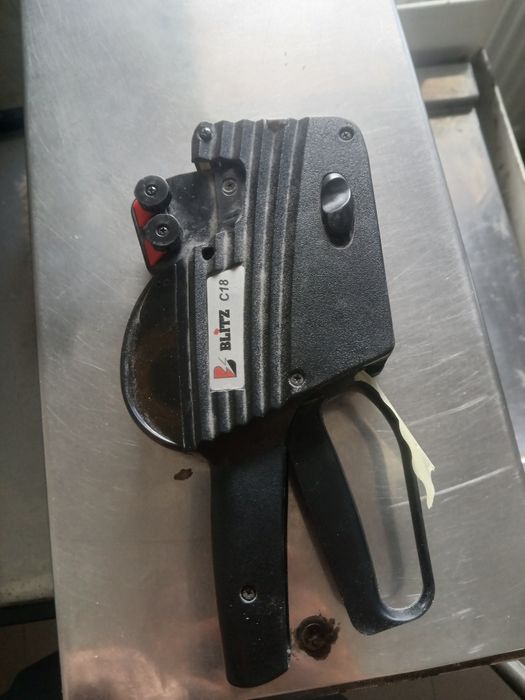 Pistol etichete preț
