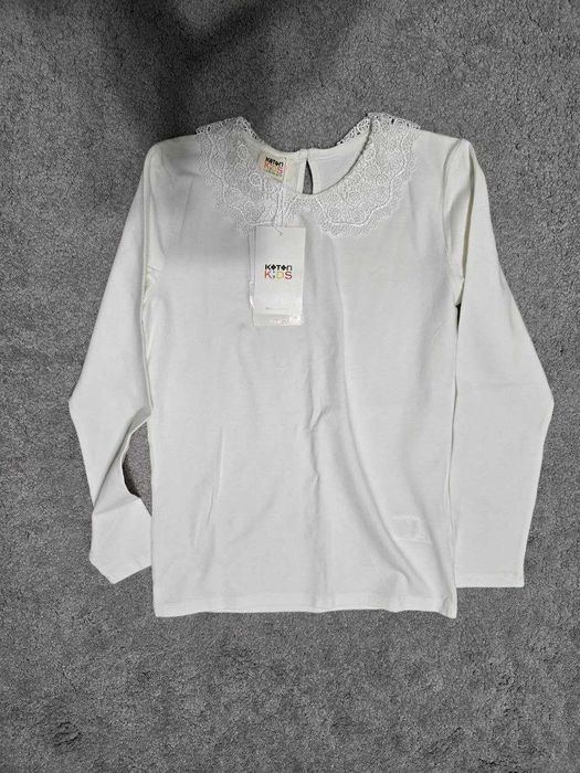 Продам детскую кофту (блузку) белую (можно в школу)