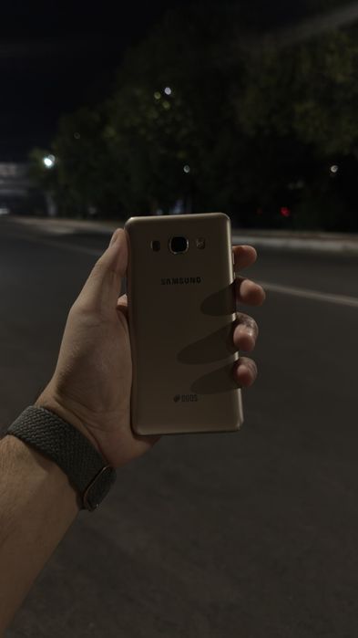 Samsung j5 sotiladi