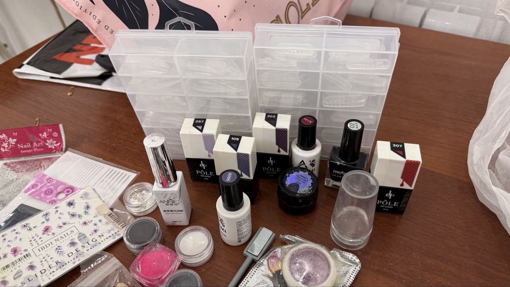 Лаки, маникюрные принадлежности