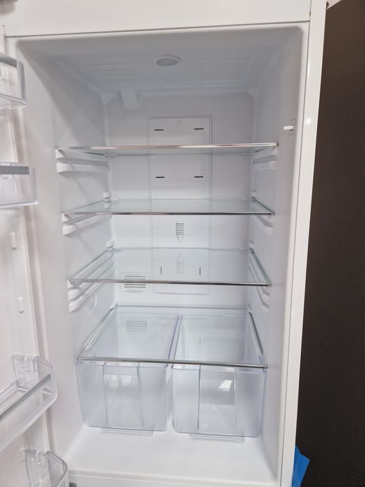 Хладилник с фризер Vestfros A++ No Frost