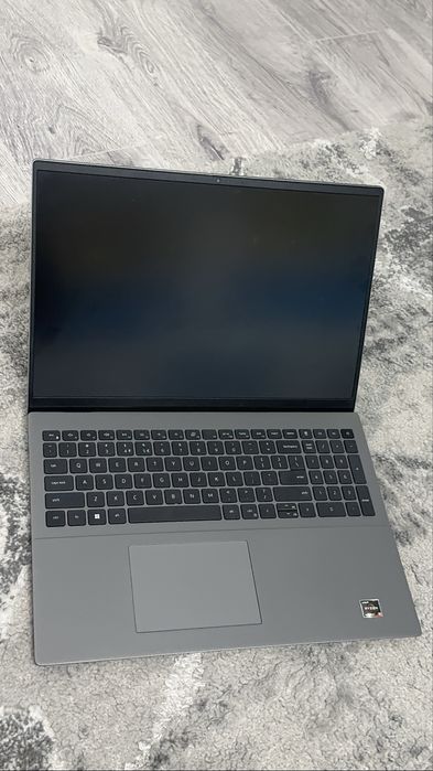 Dell Vostro 5625 Ryzen 5 / 16GB RAM / 512GB SSD / Tastatură iluminată
