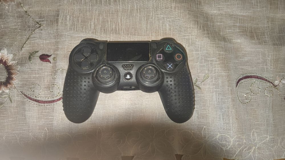 Playstation 4 Slim + 2 джойстика +VR headset