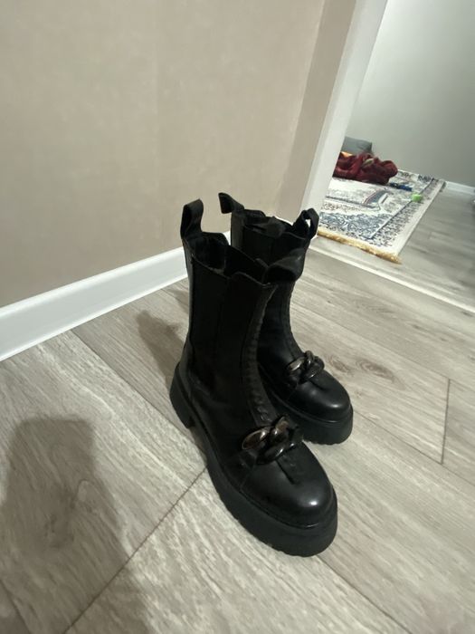 Продам новые ботинки весна кожа