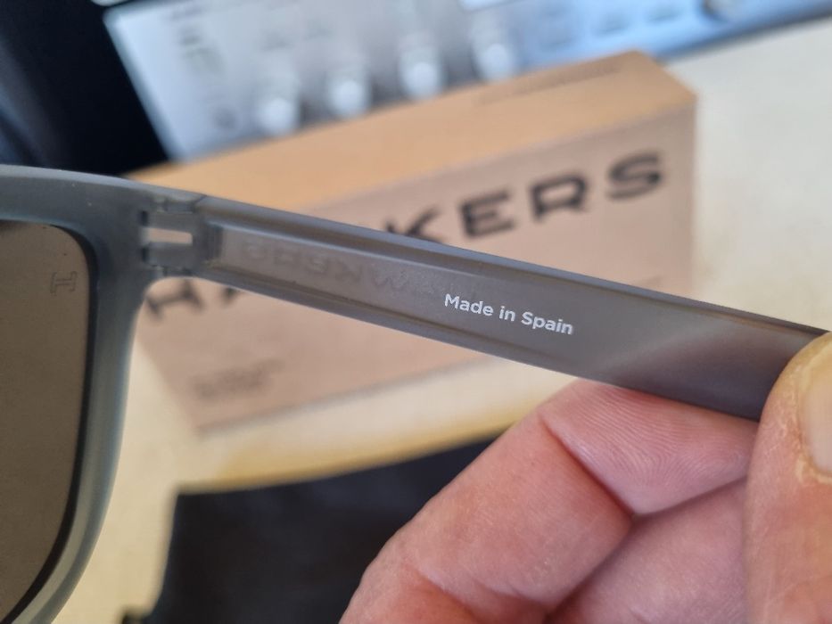 Ochelari de soare Hawkers. Noi.