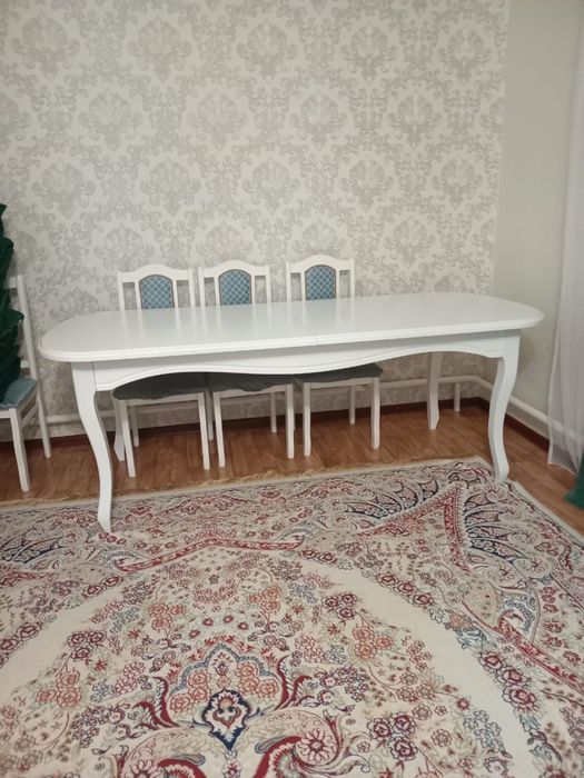 Стол , раздвигается.