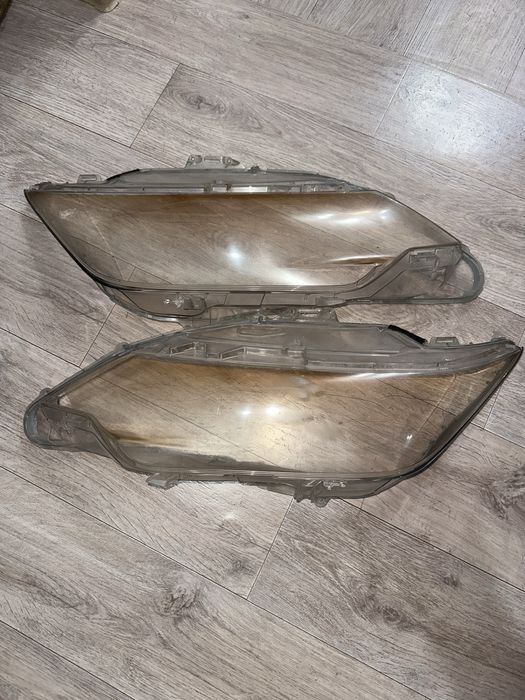 Продам стекла фар Toyta camry 55